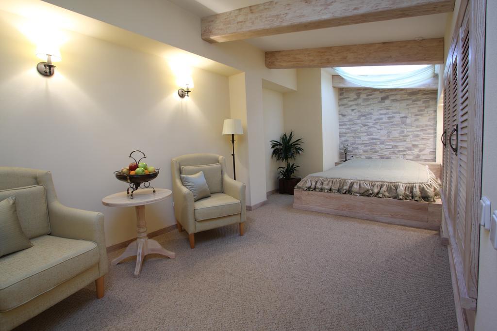 Park-Hotel Butenko Stable Prociv Kültér fotó