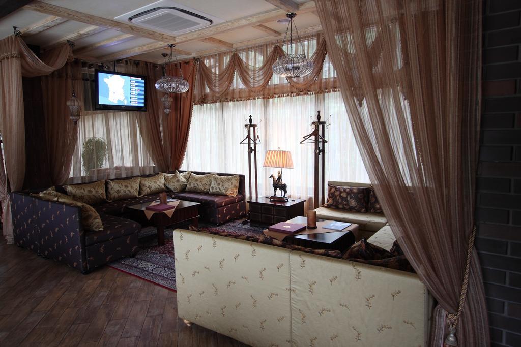 Park-Hotel Butenko Stable Prociv Kültér fotó